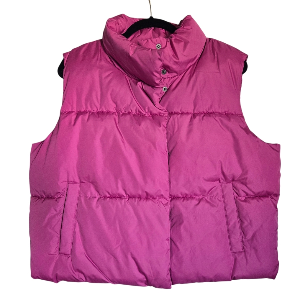 Old Navy Women's Fuchsia Puffer Vest